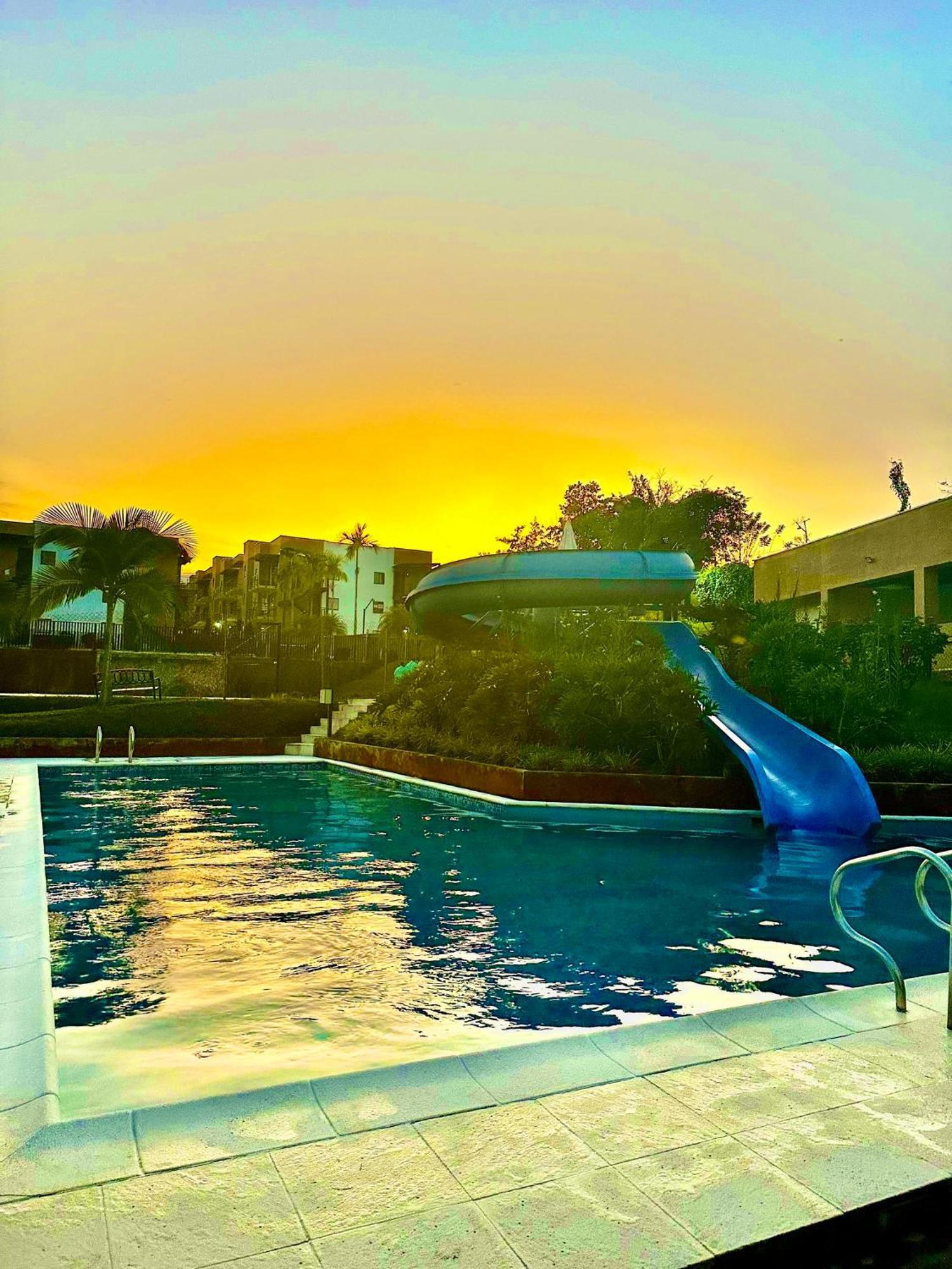 Apartamento Privado Vacacional A 5M Del Aeropuerto, 20 Minutos Del Parque Del Cafe Y Centro De Armenia Con 4 Piscinas, 3 Jacuzzi, Sauna By Molca Xperiences 3H Buitenkant foto